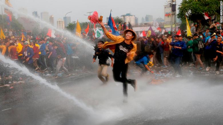 190924213909-02-indonesia-student-protest-0924-exlarge-169 190924213909-02-indonesia-student-protest-0924-exlarge-169