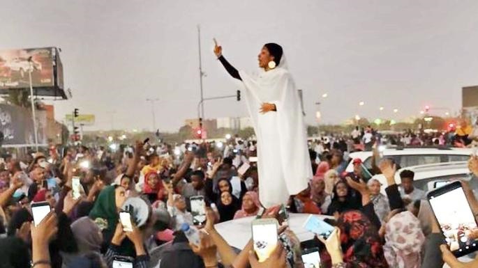 Symbolic protester in Sudan's capital, Khartoum, wears a long white dress and golden moon earrings