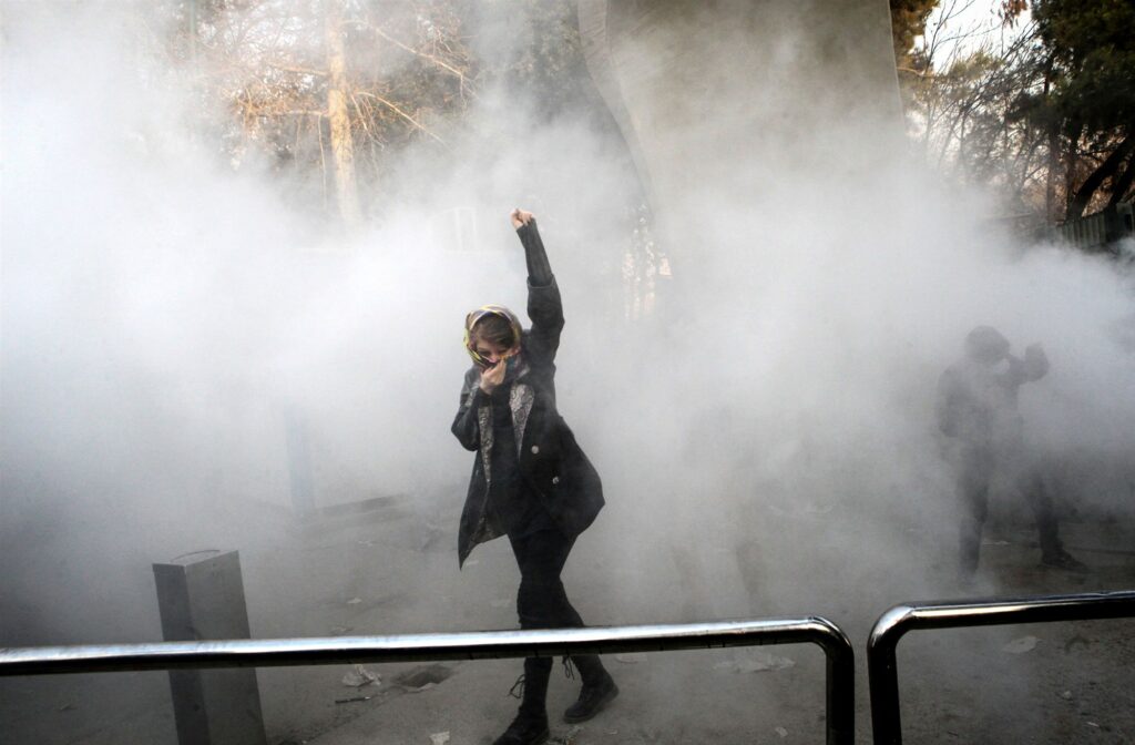 171231-iran-protests-843a_b522e46ead84fb6fa591203e822c2e46.fit-2000w 171231-iran-protests-843a_b522e46ead84fb6fa591203e822c2e46.fit-2000w